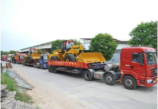 福大機械叉裝車批量出口歐洲發車儀式隆重舉行