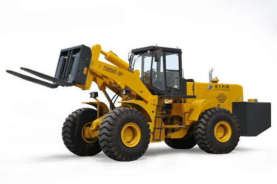 福大機械FDM766T-28 輪式叉裝車通過福建省新産品新技術鑒定驗收